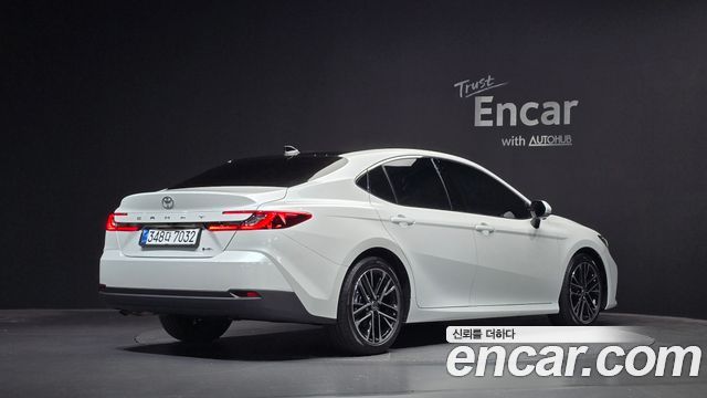 Toyota Camry 2.5 XLE Premium Hybrid — пробег 7 458 км — фото 2 из 5