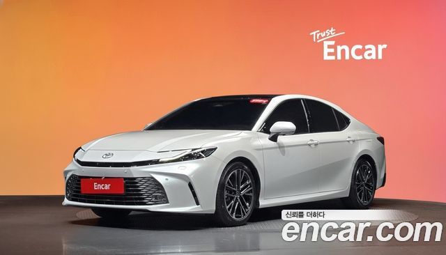 Toyota Camry 2.5 XLE Premium Hybrid — пробег 7 458 км — фото 1 из 5