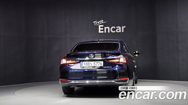 Lexus ES Luxury Plus — пробег 48 502 км — фото 4 из 5