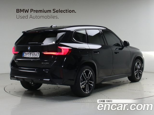 BMW X1 xDrive 20i M Sport — пробег 10 852 км — фото 4 из 5