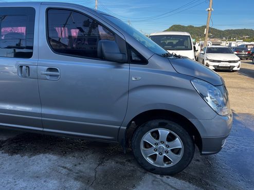 Hyundai Starex 4WD 11-Seater Wagon HVX VIP Package — пробег 173 444 км — фото 2 из 5