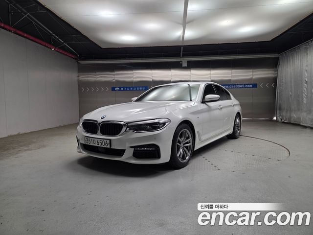 BMW 5-Series 520d M Sport Package Plus — пробег 49 076 км — фото 1 из 5