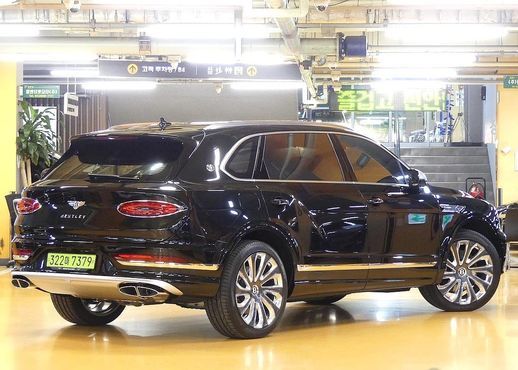 Bentley Bentayga 4.0 V8 EWB Mulliner — пробег 235 км — фото 2 из 5