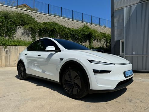 Tesla Model Y Premium RWD — пробег 669 км — фото 1 из 5