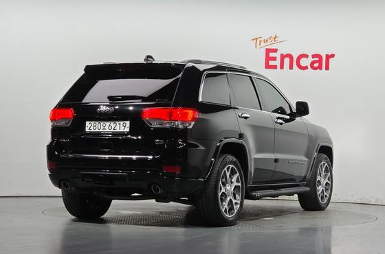 Jeep Cherokee 3.6 Overland WK2 — пробег 28 743 км — фото 2 из 5