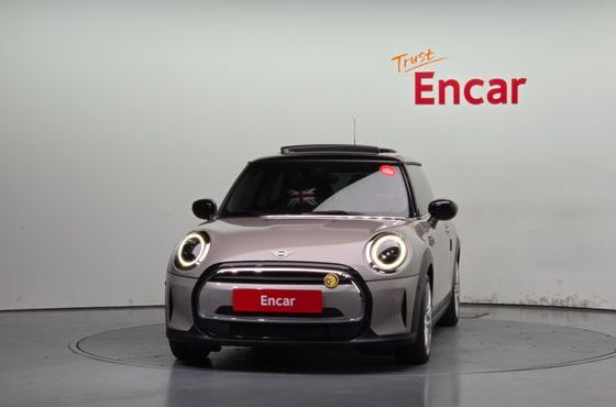 Mini Cooper Classic Plus Launch Pack Third Generation — пробег 18 577 км — фото 3 из 5