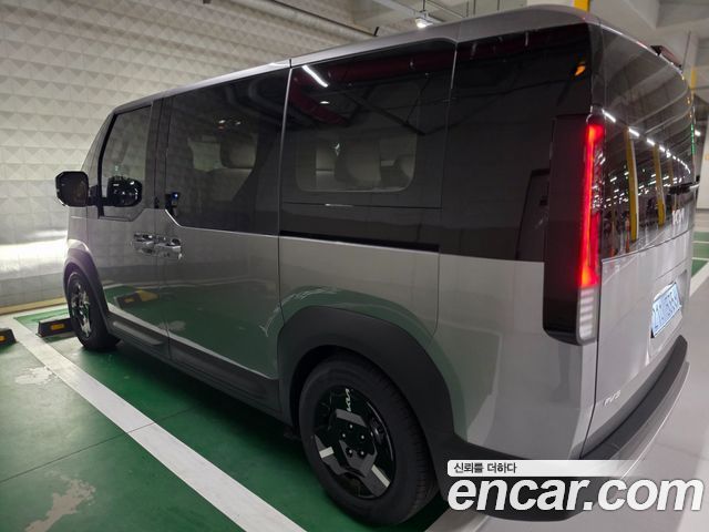 Kia PV5 Passenger 5 Seater Basic — пробег 3 284 км — фото 4 из 5