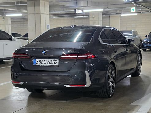BMW 5-Series 520i — пробег 4 040 км — фото 2 из 5