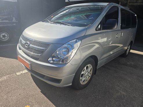 Hyundai Starex 12-Seater Wagon CVX Deluxe — пробег 173 655 км — фото 3 из 5