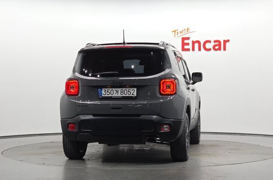 Jeep Renegade 2.4 80th Edition AWD — пробег 51 201 км — фото 4 из 5
