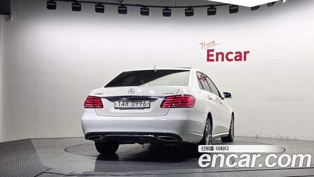 Mercedes-Benz E-Class E220 Bluetec Avantgarde — пробег 170 934 км — фото 4 из 5