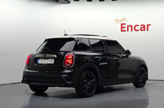 Mini Cooper 5Door Resolute Edition 3rd Gen — пробег 23 118 км — фото 2 из 5
