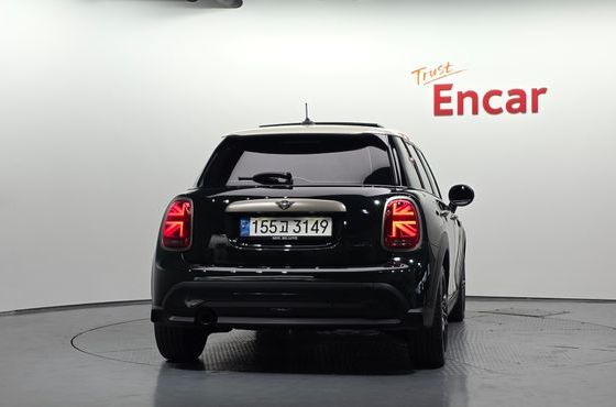 Mini Cooper 5Door Resolute Edition 3rd Gen — пробег 23 118 км — фото 4 из 5