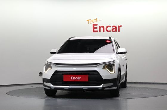 Kia Niro Prestige — пробег 49 142 км — фото 3 из 5