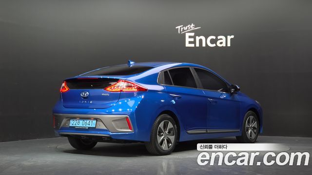 Hyundai Ioniq Q — пробег 162 381 км — фото 2 из 5
