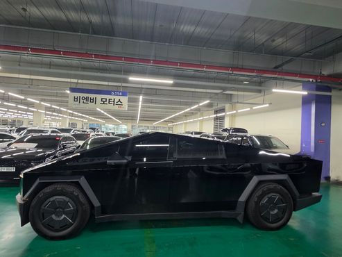 Tesla Cybertruck AWD — пробег 10 554 км — фото 3 из 5