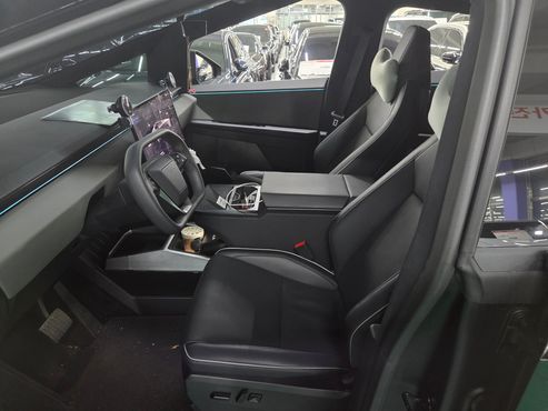 Tesla Cybertruck AWD — пробег 10 554 км — фото 5 из 5