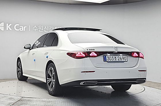 Mercedes-Benz E-Class E200 Avantgarde — пробег 18 767 км — фото 2 из 5