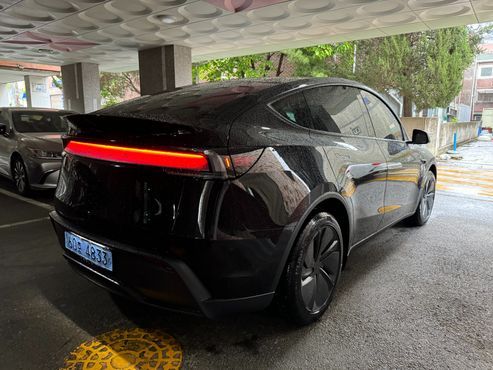 Tesla Model Y Premium RWD — пробег 3 000 км — фото 4 из 5