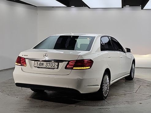 Mercedes-Benz E-Class E200 Elegance — пробег 145 314 км — фото 4 из 5