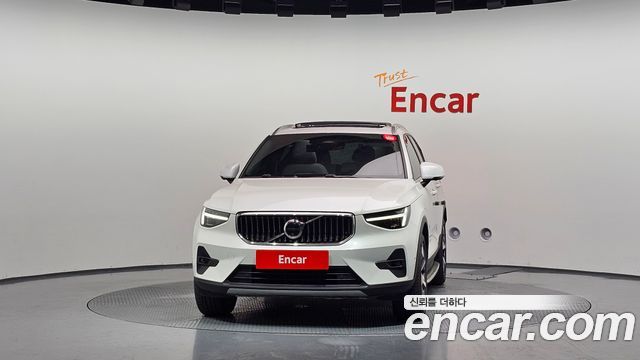 Volvo XC40 B4 Ultra Bright — пробег 8 219 км — фото 3 из 5