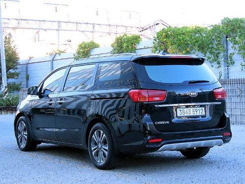 Kia Carnival 9-Seater Luxury — пробег 117 036 км — фото 2 из 5