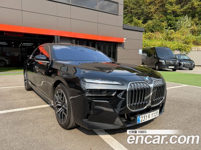BMW 7-Series 740i xDrive M Sport Limited — пробег 14 370 км — фото 1 из 5