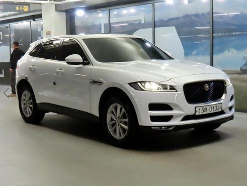 Jaguar F-PACE 20d Portfolio — пробег 205 209 км — фото 1 из 5