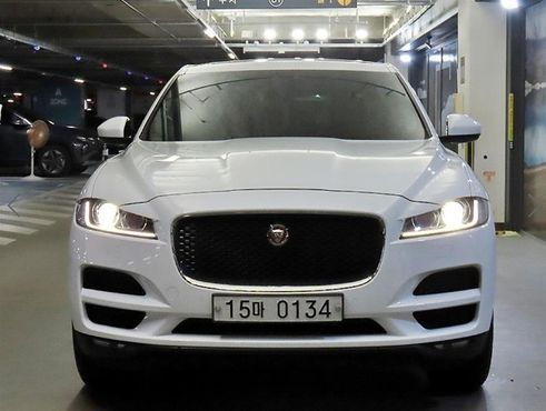 Jaguar F-PACE 20d Portfolio — пробег 205 209 км — фото 2 из 5