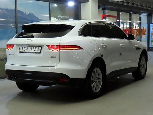 Jaguar F-PACE 20d Portfolio — пробег 205 209 км — фото 4 из 5