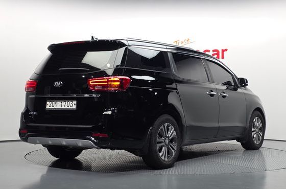 Kia Carnival 9-Seater Luxury — пробег 145 227 км — фото 2 из 5