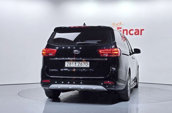 Kia Carnival 9-Seater Prstige — пробег 86 607 км — фото 4 из 5