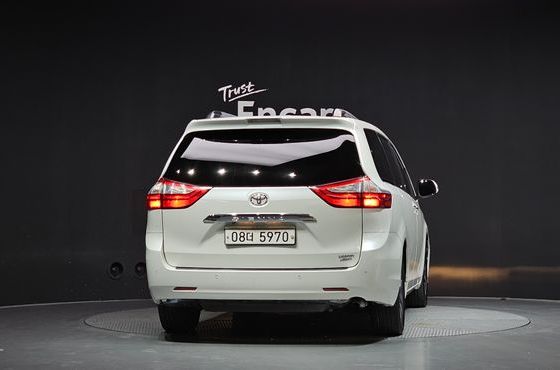 Toyota Sienna 3.5 AWD — пробег 88 527 км — фото 4 из 5