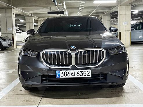 BMW 5-Series 520i — пробег 4 040 км — фото 3 из 5