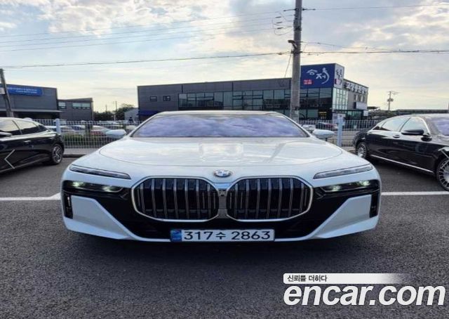 BMW 7-Series 740i xDrive M Sport Limited — пробег 13 208 км — фото 1 из 5