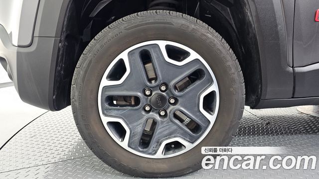 Jeep Renegade 2.0 Diesel Tailhawk AWD — пробег 98 570 км — фото 5 из 5