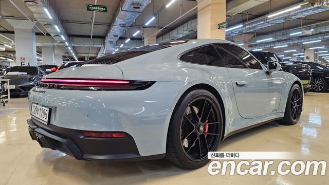 Porsche 911 Carrera 4 GTS — пробег 4 659 км — фото 2 из 5