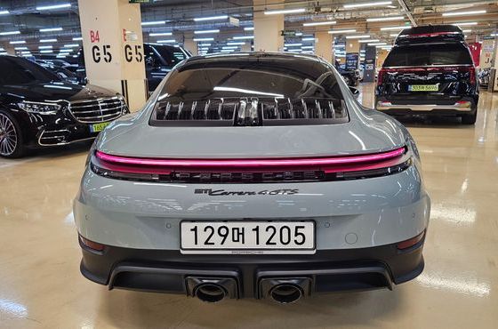 Porsche 911 Carrera 4 GTS — пробег 4 659 км — фото 4 из 5