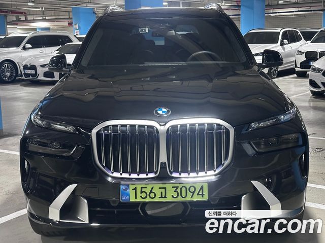 BMW X7 xDrive 40i Design Pure Excellence 6-Seater — пробег 8 002 км — фото 2 из 5