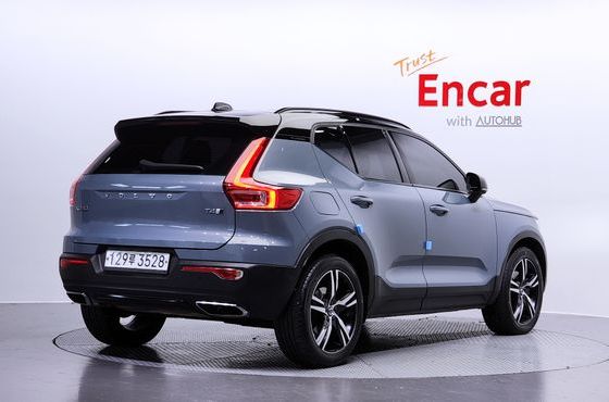 Volvo XC40 T4 R-Design — пробег 89 379 км — фото 2 из 5