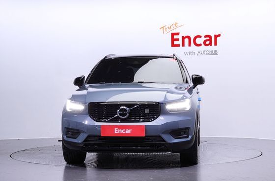 Volvo XC40 T4 R-Design — пробег 89 379 км — фото 3 из 5