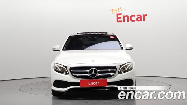 Mercedes-Benz E-Class E220d 4MATIC Avantgarde — пробег 71 021 км — фото 3 из 5