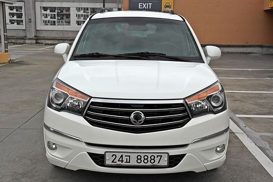 Ssangyong KORANDO 4WD 9-Seater Adventure 60th Edition — пробег 189 839 км — фото 3 из 5