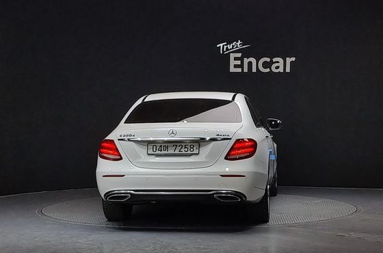 Mercedes-Benz E-Class E220d 4MATIC Avantgarde — пробег 89 183 км — фото 4 из 5