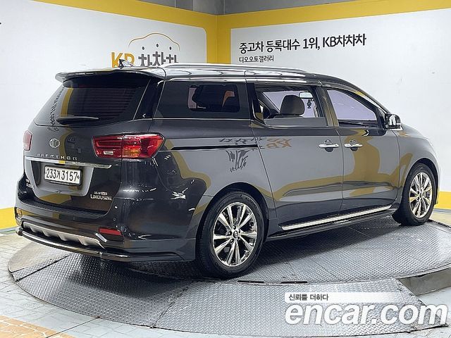 Kia Carnival Gasoline 7-Seater Limousine President — пробег 97 660 км — фото 2 из 5