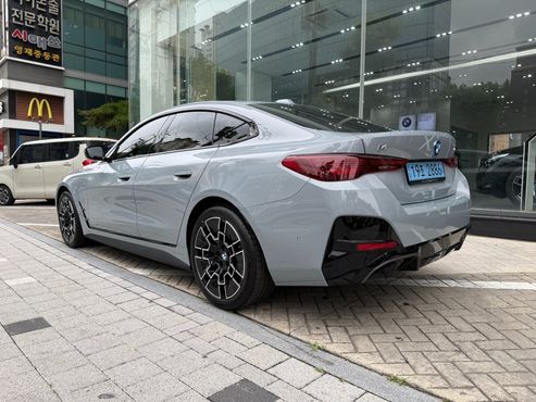 BMW i4 eDrive40 M Sports — пробег 1 324 км — фото 4 из 5
