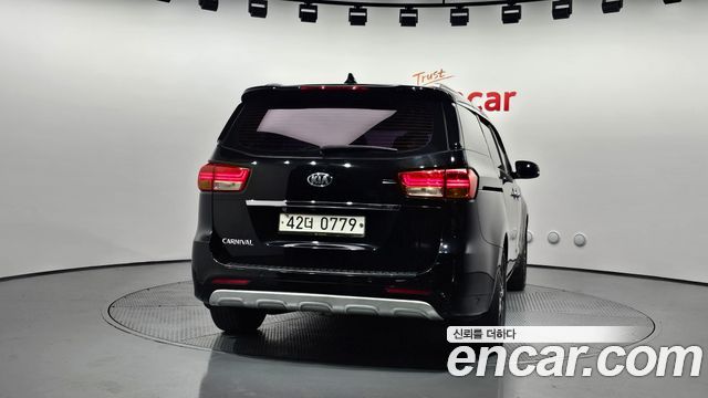 Kia Carnival из Кореи Encar