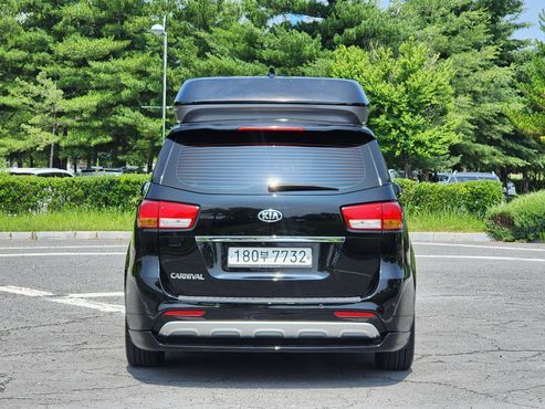 Kia Carnival 9-seater Hi-Limousine Prestige — пробег 146 000 км — фото 2 из 5