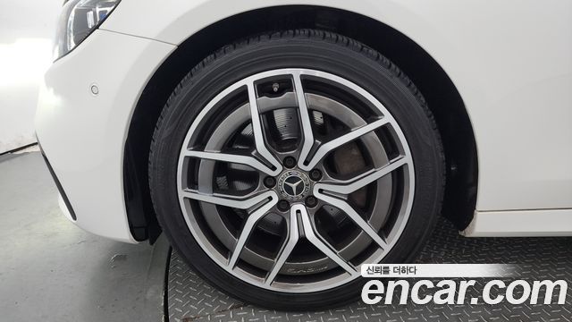 Mercedes-Benz E-Class E220d 4MATIC AMG Line — пробег 63 649 км — фото 5 из 5