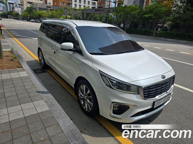 Kia Carnival 9-Seater Noblesse Special — пробег 111 873 км — фото 3 из 5